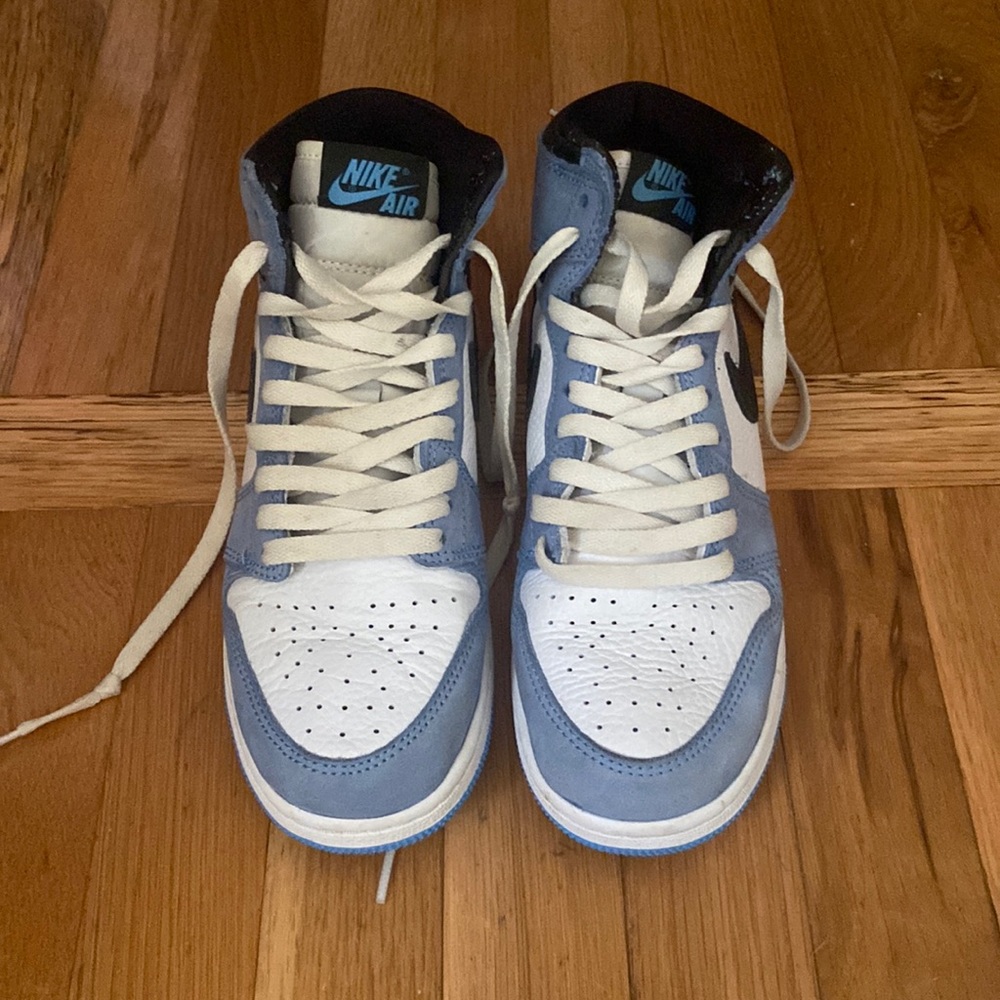 Air Jordan 1 Retro High OG “University Blue” Size 6Y